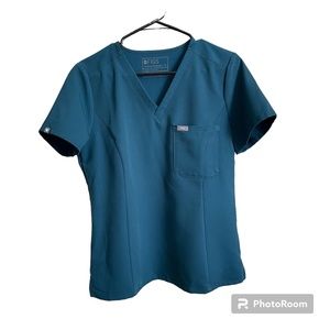 FIGS Scrub Top Medium in Caribbean Blue